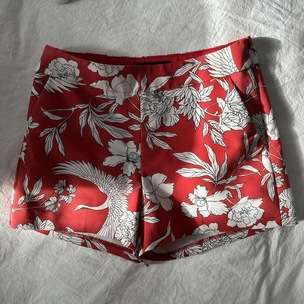 Express Red/White Floral/Bird Patterned Mid-Rise Shorts 2.5" Inseam Size 00 EUC